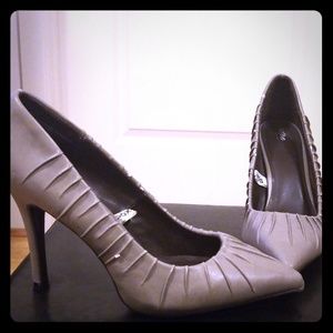Mossimo Gray Pointed Toe Heels
